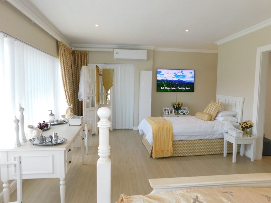 4 Bedroom Property for Sale in Harbour Island Western Cape